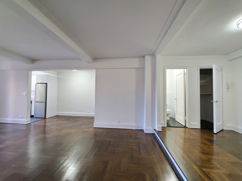 137 East 38th Street - Photo 2