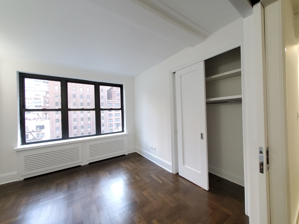 137 East 38th Street - Photo 3