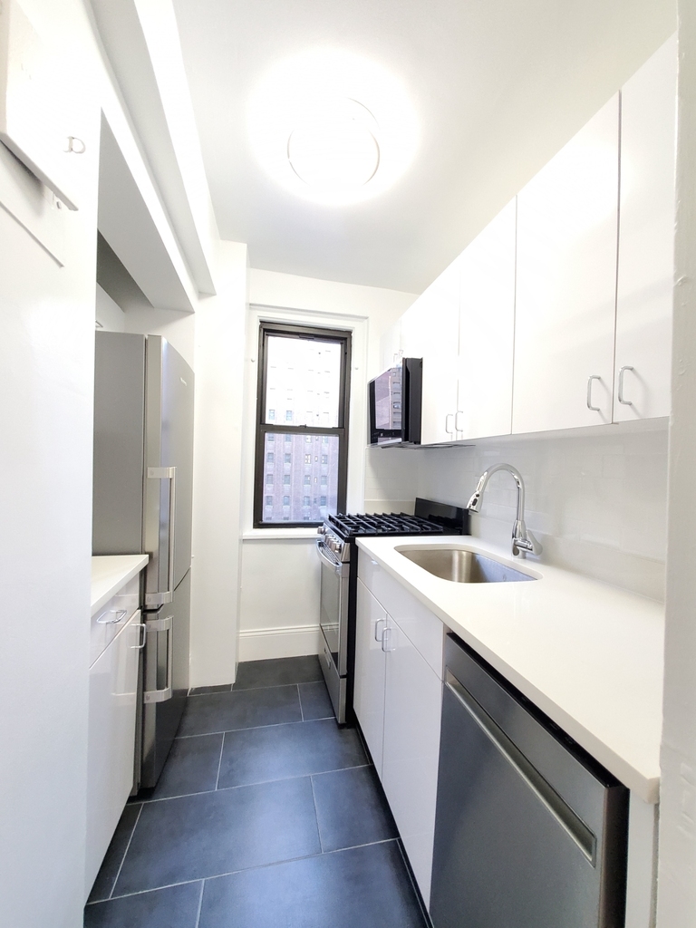 137 East 38th Street - Photo 1