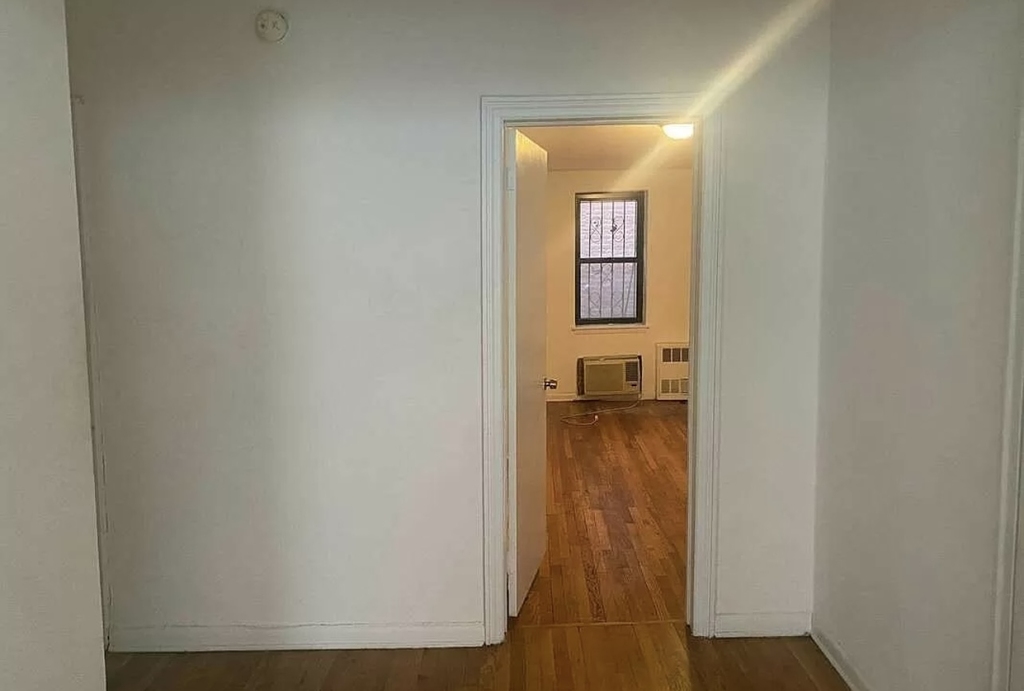 300 East 49th Street - Photo 4