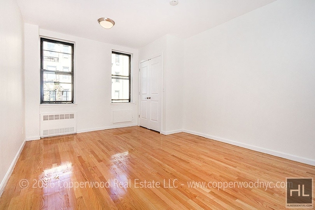 East 87 Street - Photo 1