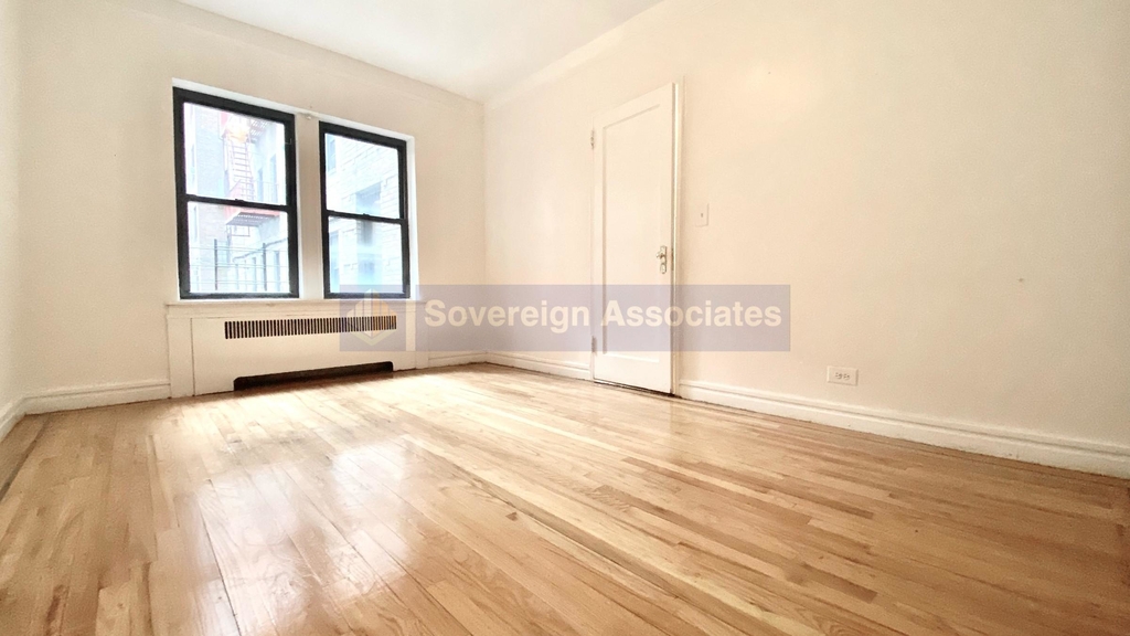 4700 Broadway - Photo 8