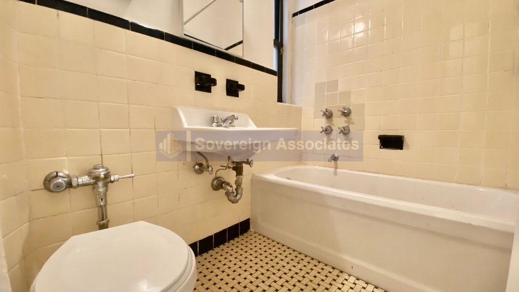 4700 Broadway - Photo 10