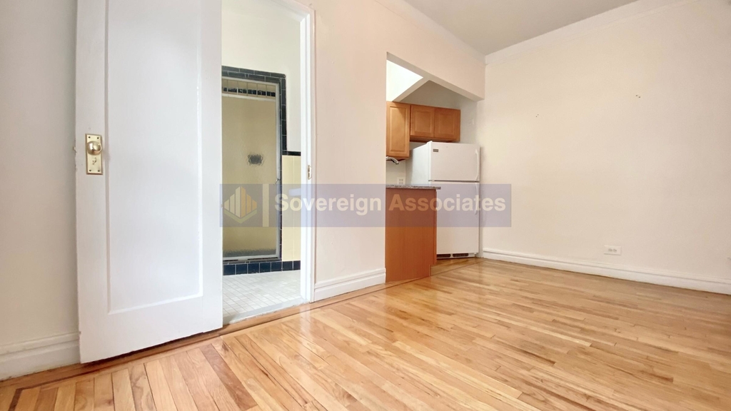 4700 Broadway - Photo 6