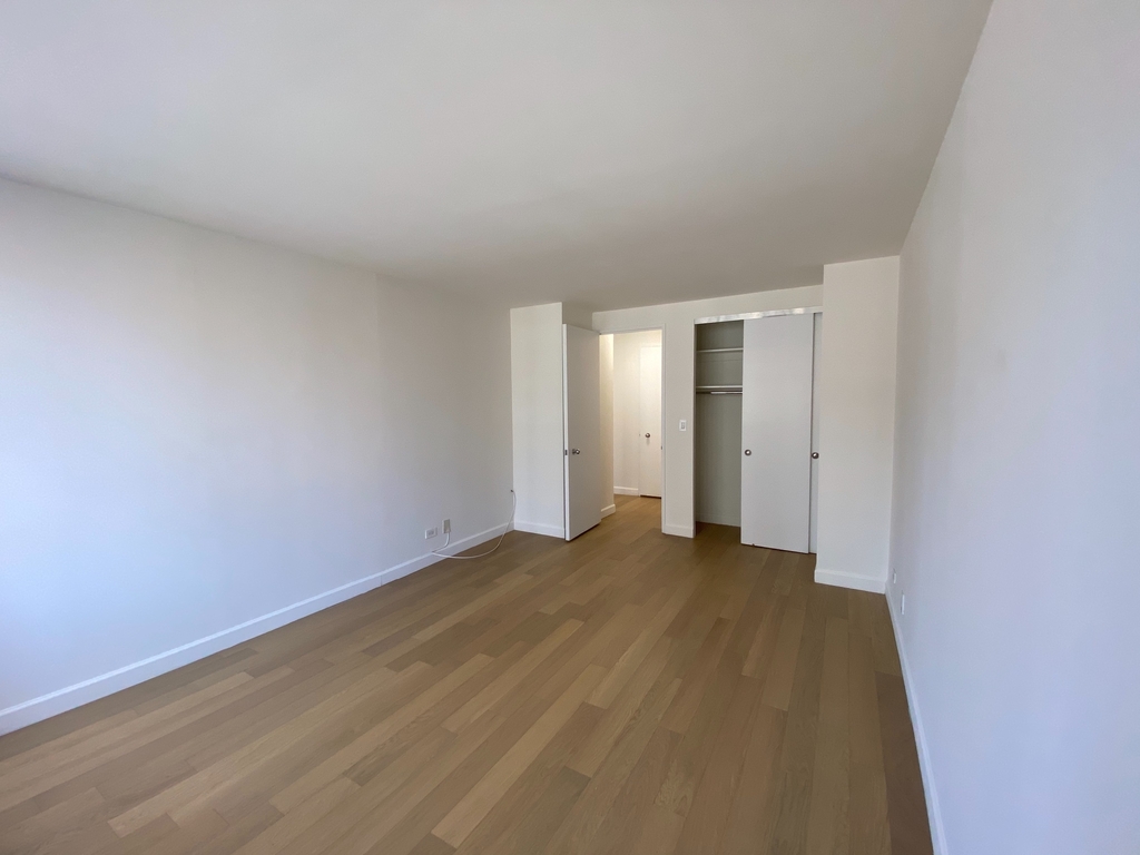 245 East 58th Street - 5E - Photo 4