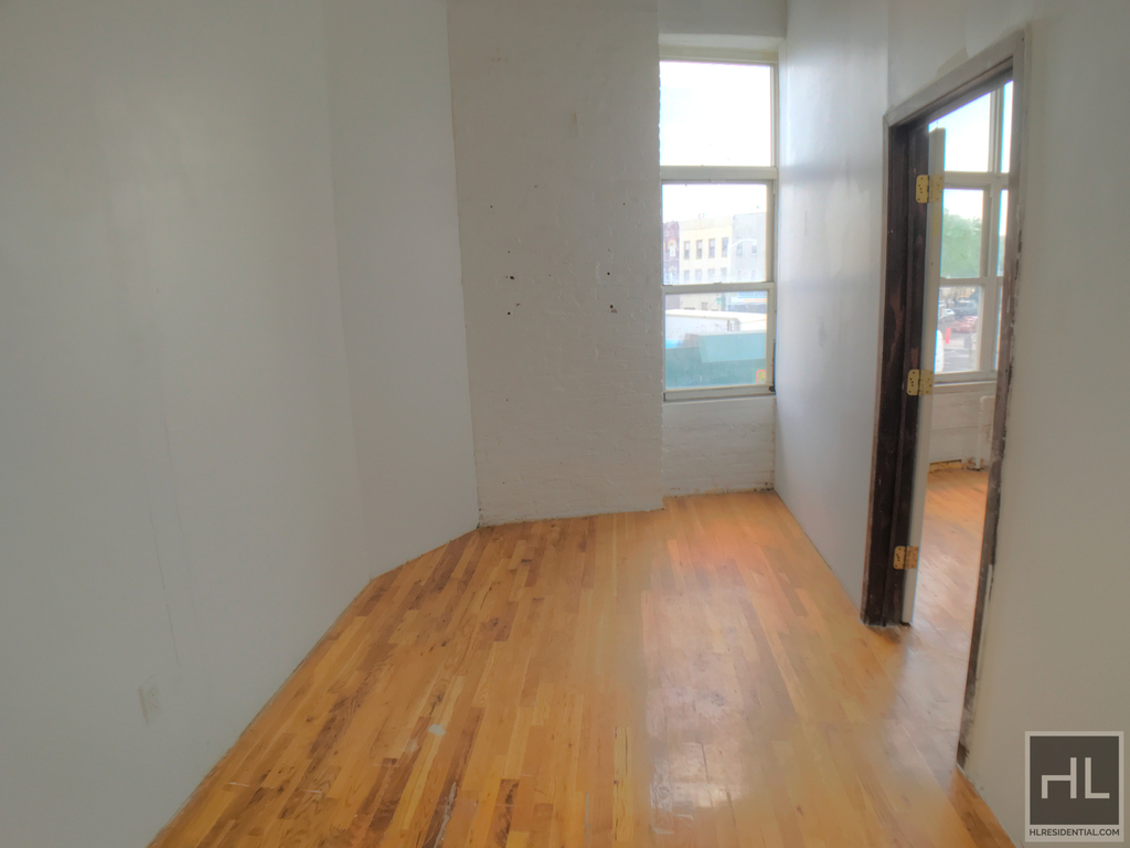 1087 Flushing Avenue - Photo 2