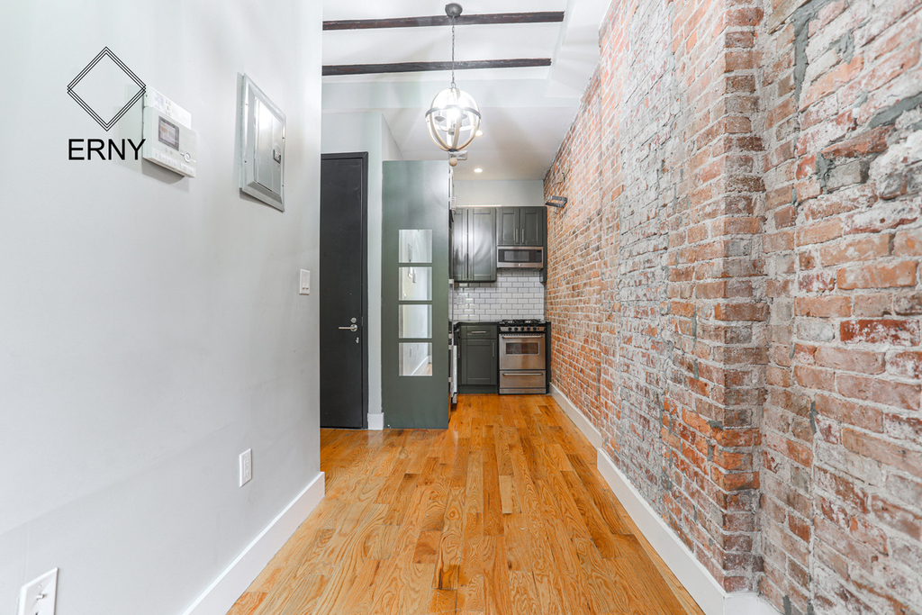 806 President Street - Photo 1