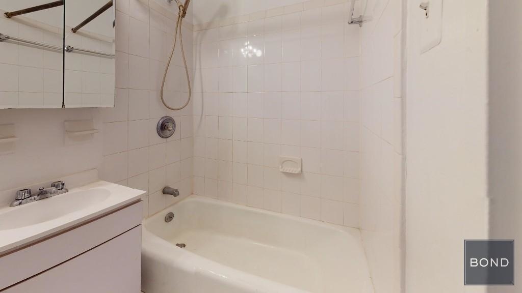 417 East 87 Street - Photo 3