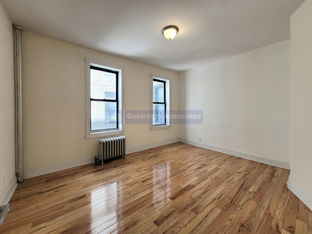 20 Magaw Place - Photo 0