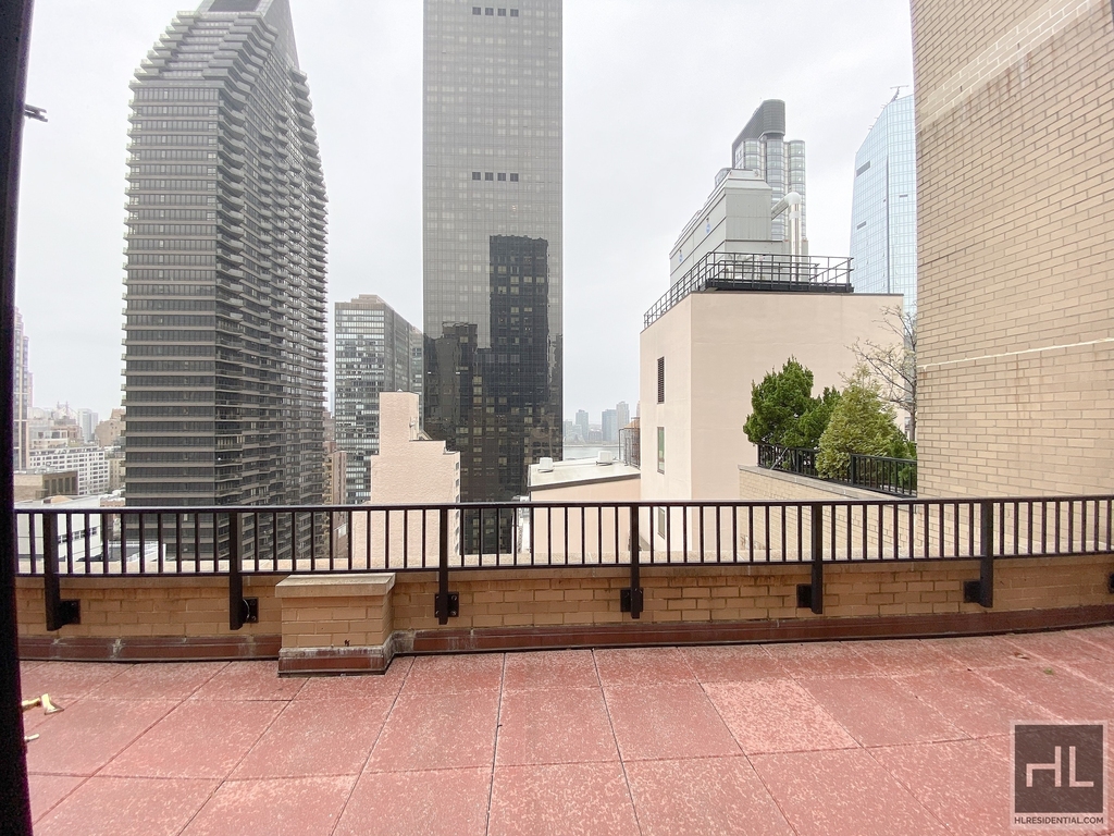 305 East 47 Street - Photo 0