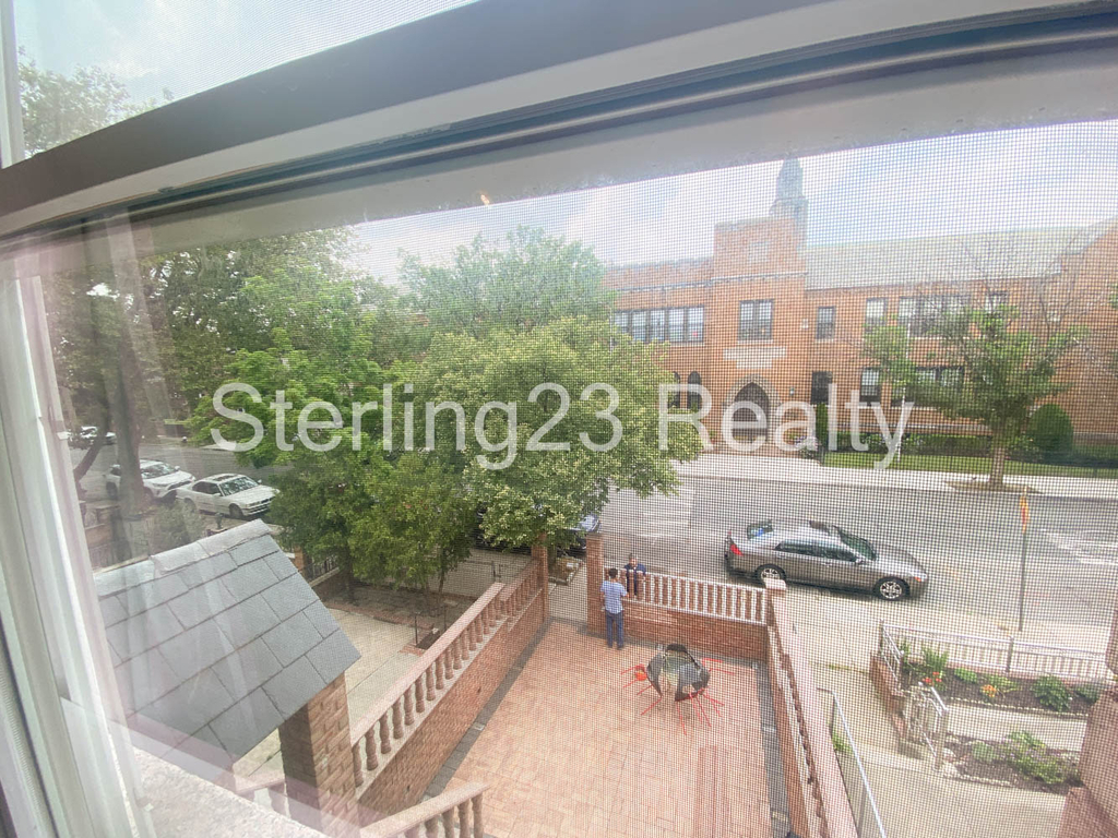 21-17 46th Street - Photo 4