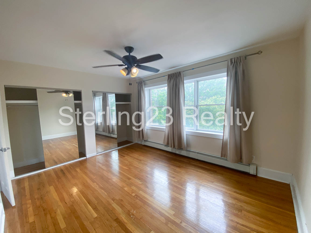 21-17 46th Street - Photo 3