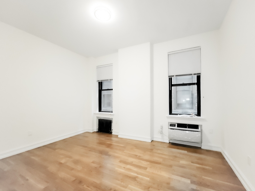 126 East 24th Street - Photo 7