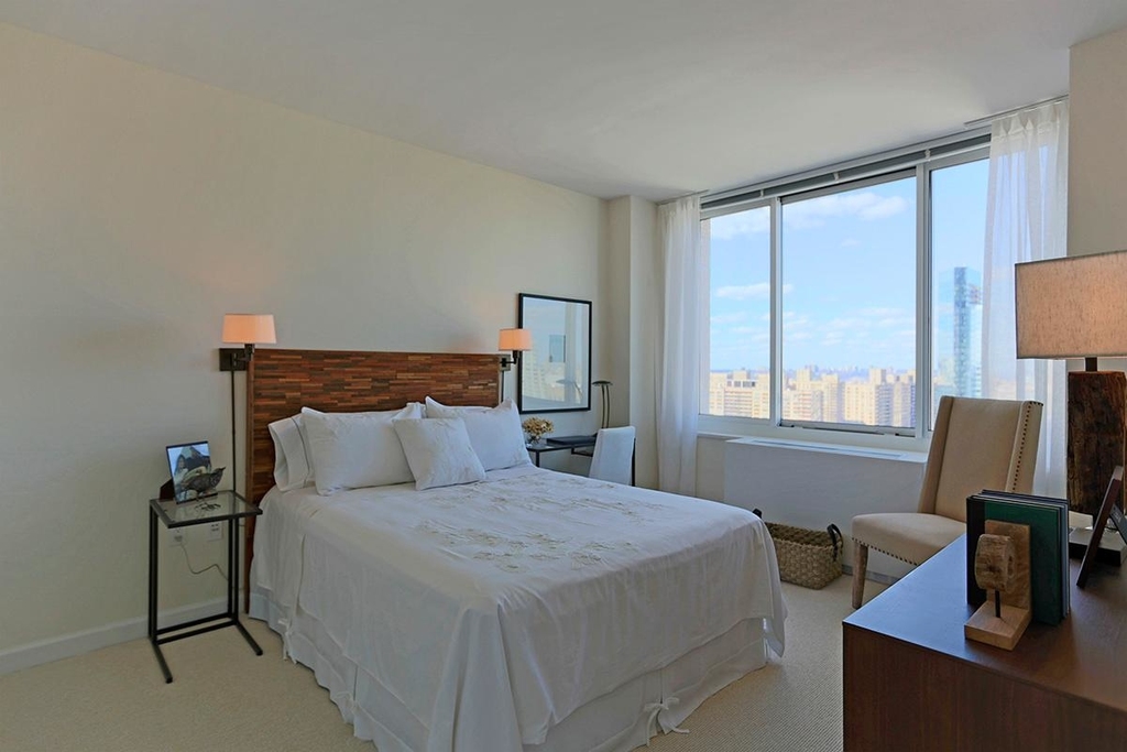 160 West 62nd Street - Photo 2