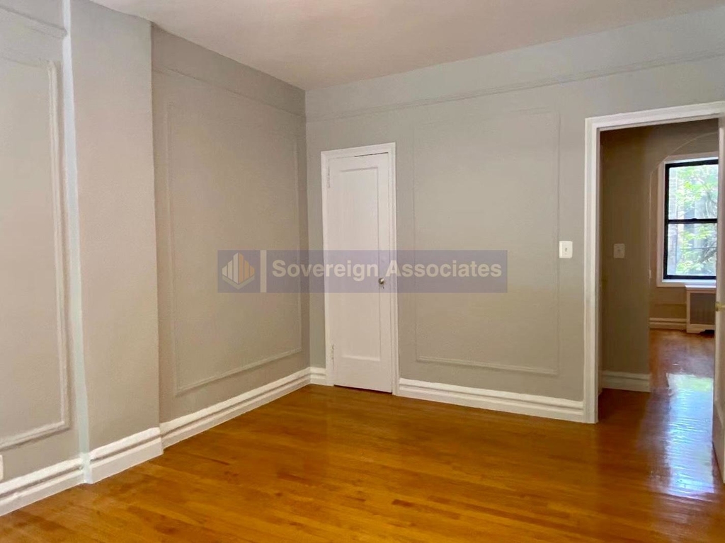 213 Bennett Avenue - Photo 2