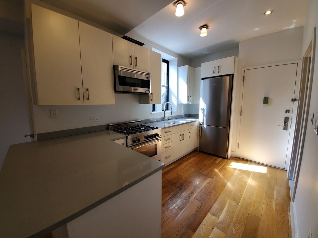 184 Joralemon Street - Photo 1