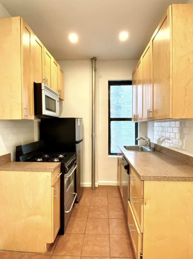 230 East 78th Street - Photo 5