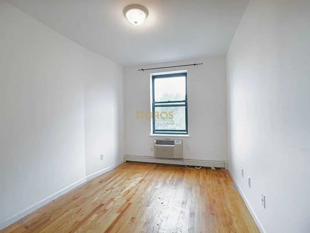 539 East 6th Street - Photo 3