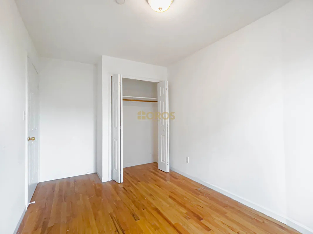 539 East 6th Street - Photo 2