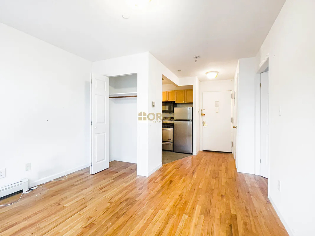 539 East 6th Street - Photo 1
