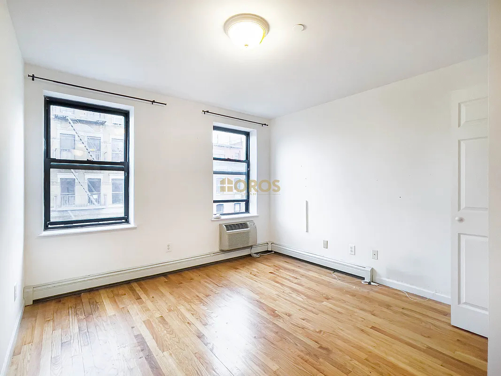 539 East 6th Street - Photo 0