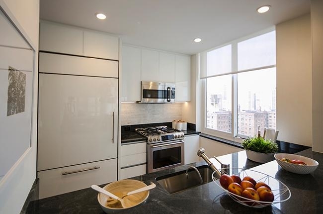 175 West 60th Street - Photo 2