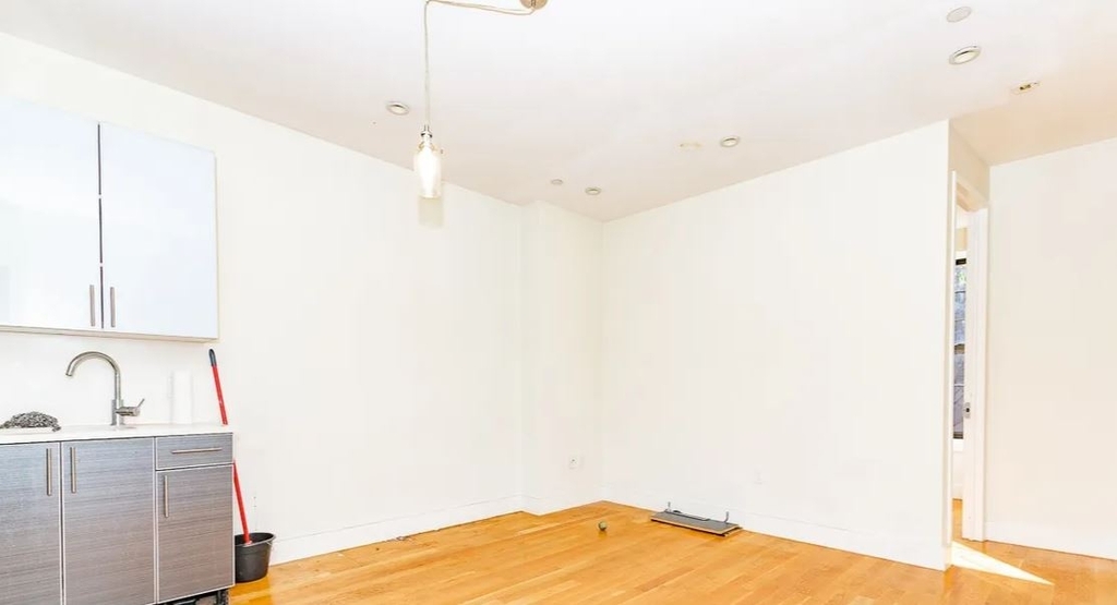 40 Malcolm X Blvd #3B - Photo 1