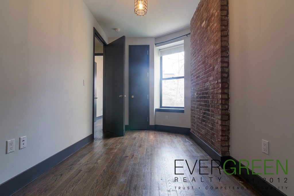 542 Kosciuszko Street - Photo 6