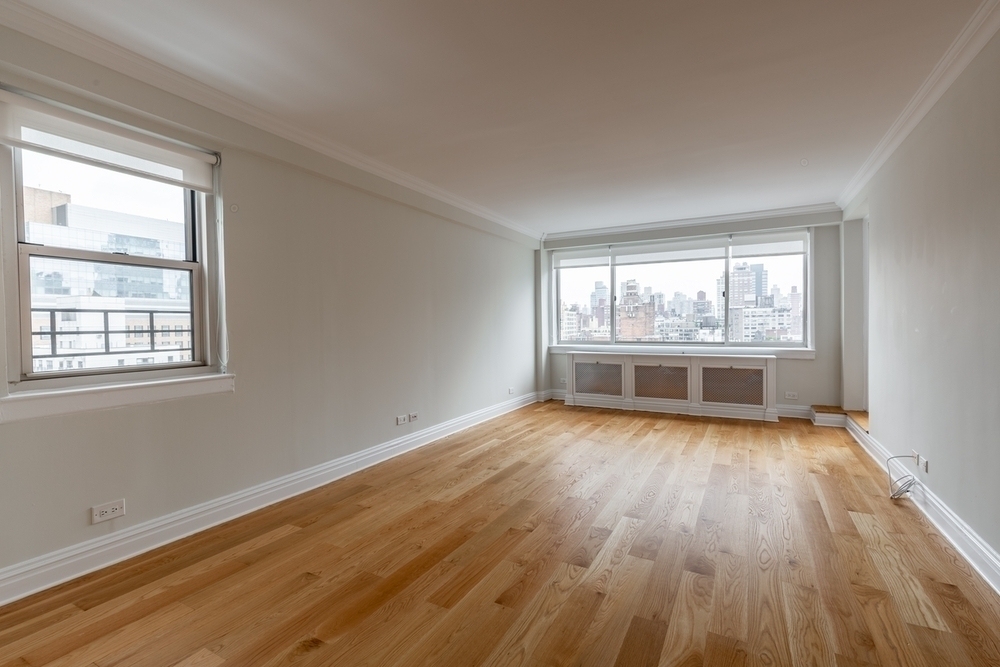 E 65th St - NO FEE - Private Terrace - Photo 4