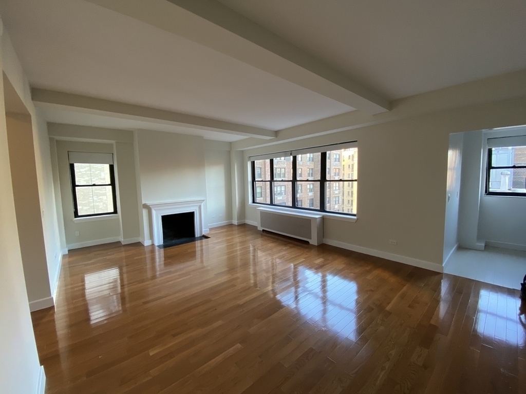 E 57th St - NO FEE - Luxury Building - Photo 0