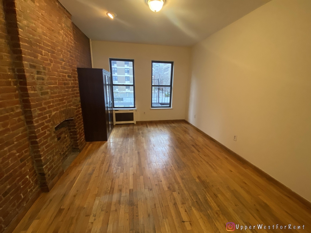 722 Amsterdam Avenue - Photo 0