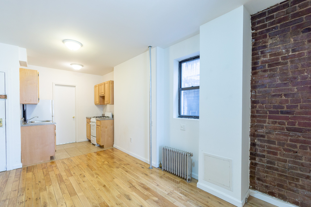 308 East 6th Street - Photo 3