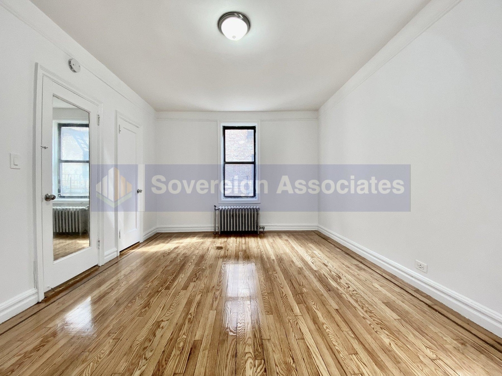 2928 Jerome Ave - Photo 4