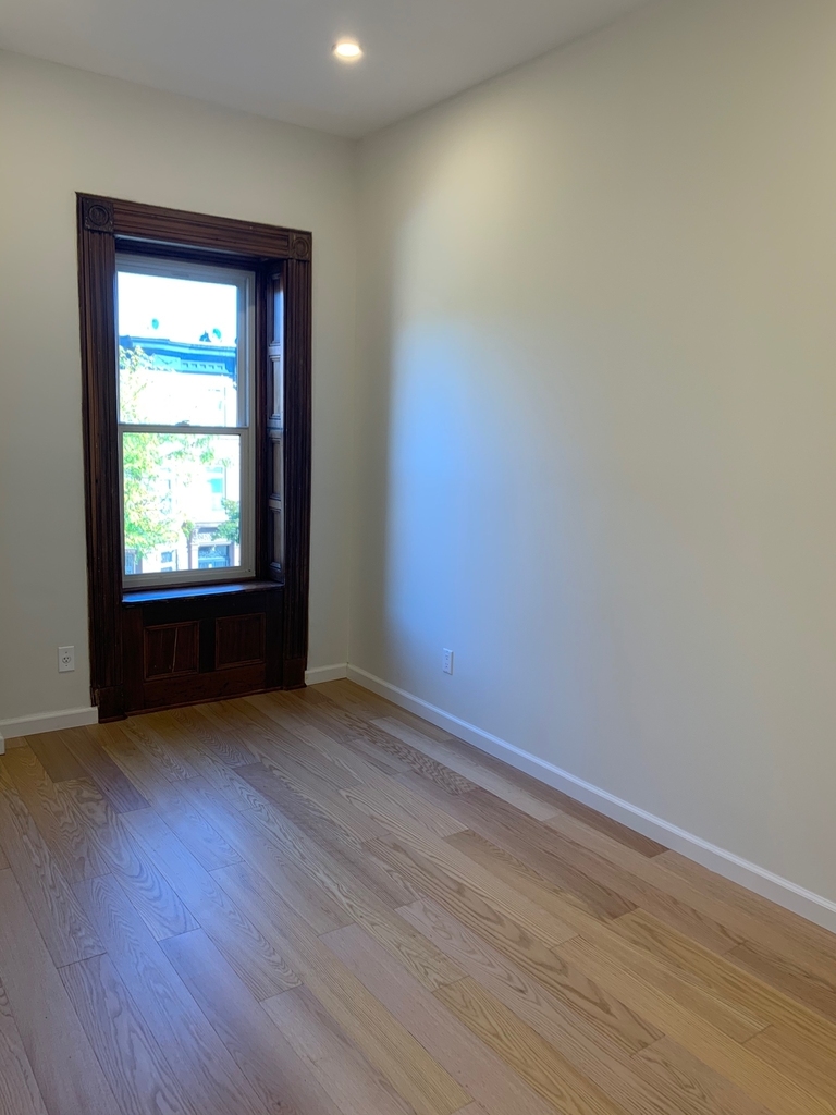 656 Putnam Avenue - Photo 5