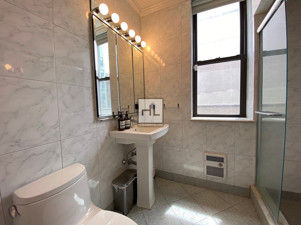 404 East 11th Street - Photo 6