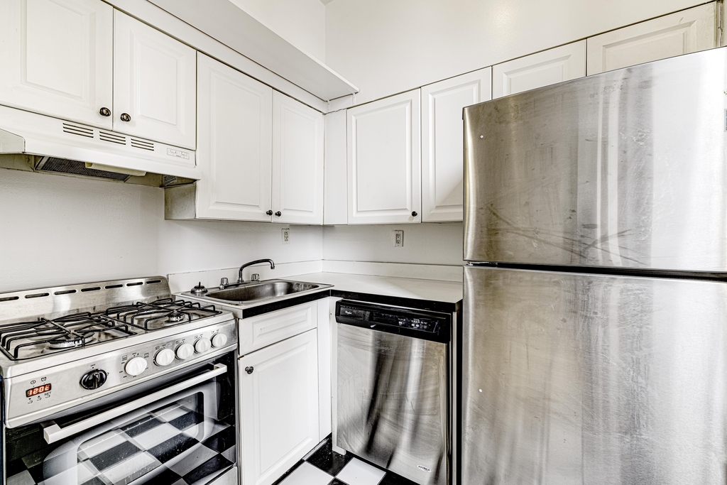 154 West 70th Street - Photo 3