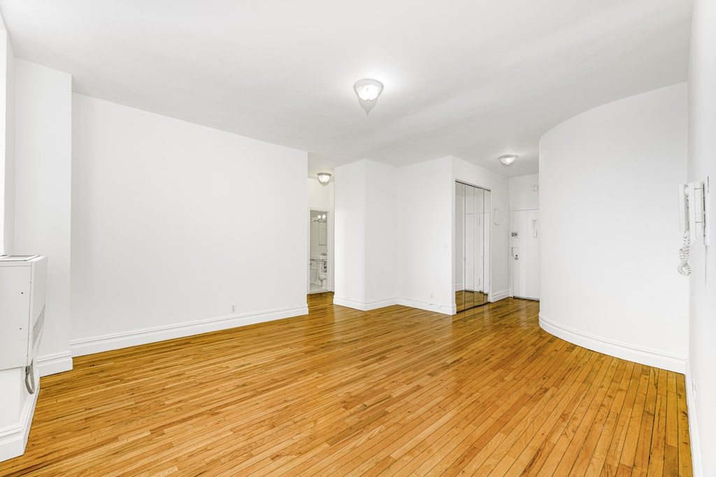 154 West 70th Street - Photo 4