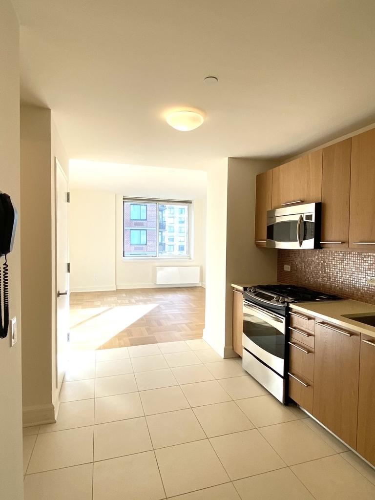 400 West 63rd Street - Photo 2