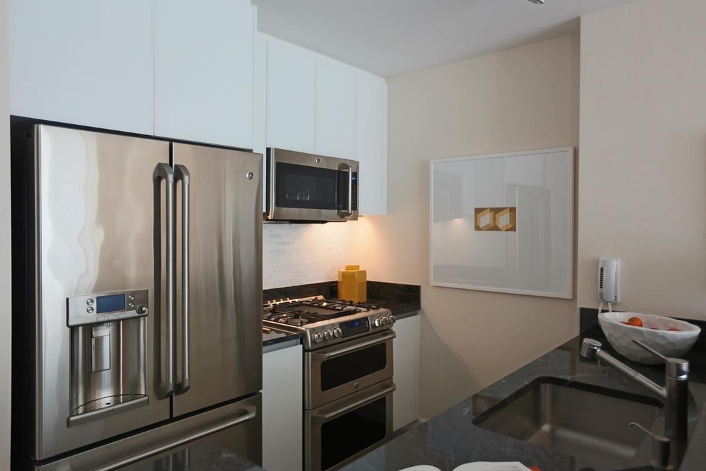 160 West 62nd Street - Photo 1