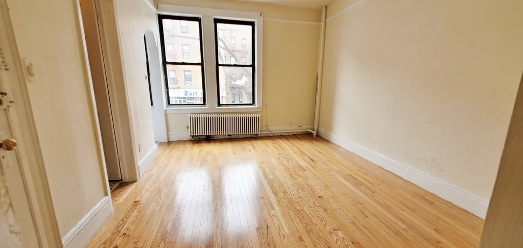 25-25 Steinway Street - Photo 1