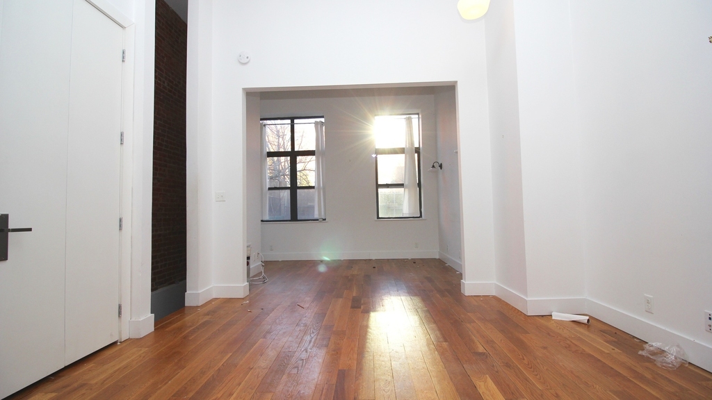 949 Willoughby Avenue - Photo 1