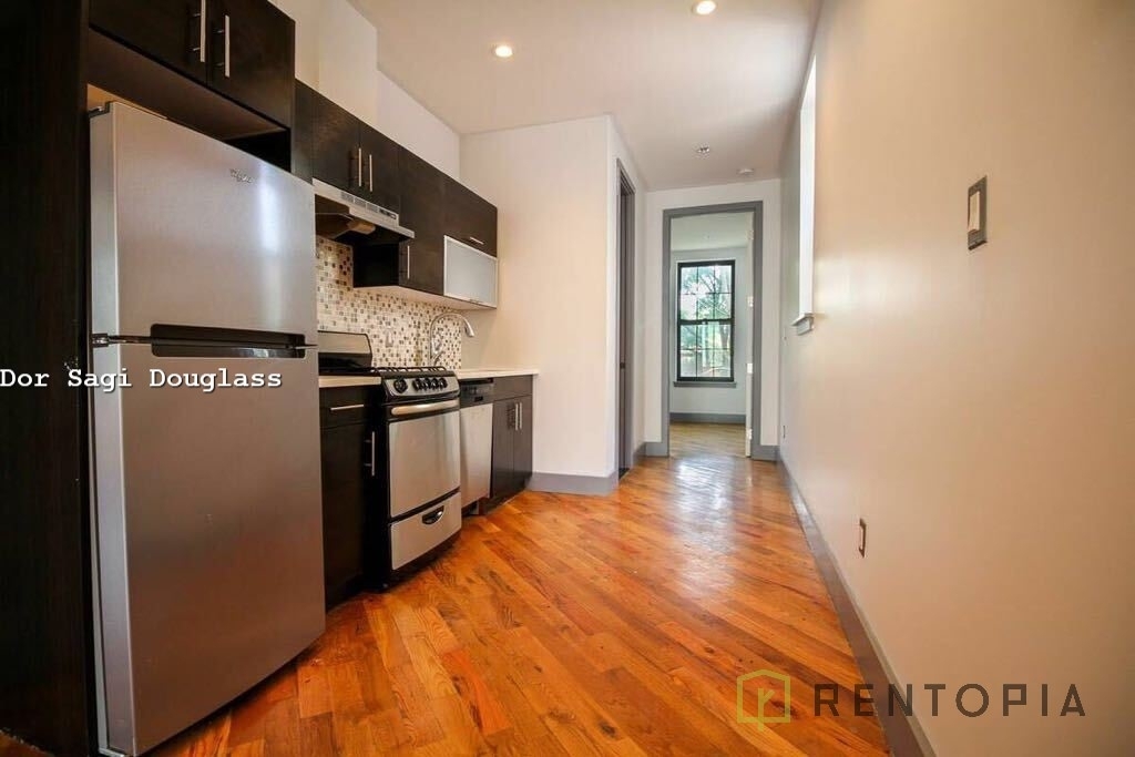 65 Huron Street - Photo 2