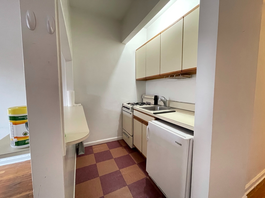 448 East 84th Street - Photo 5