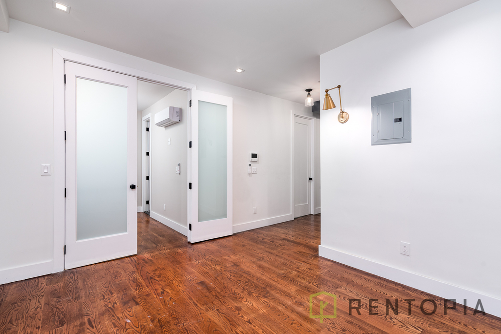 228 Manhattan Avenue - Photo 2