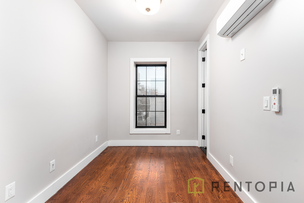 228 Manhattan Avenue - Photo 1