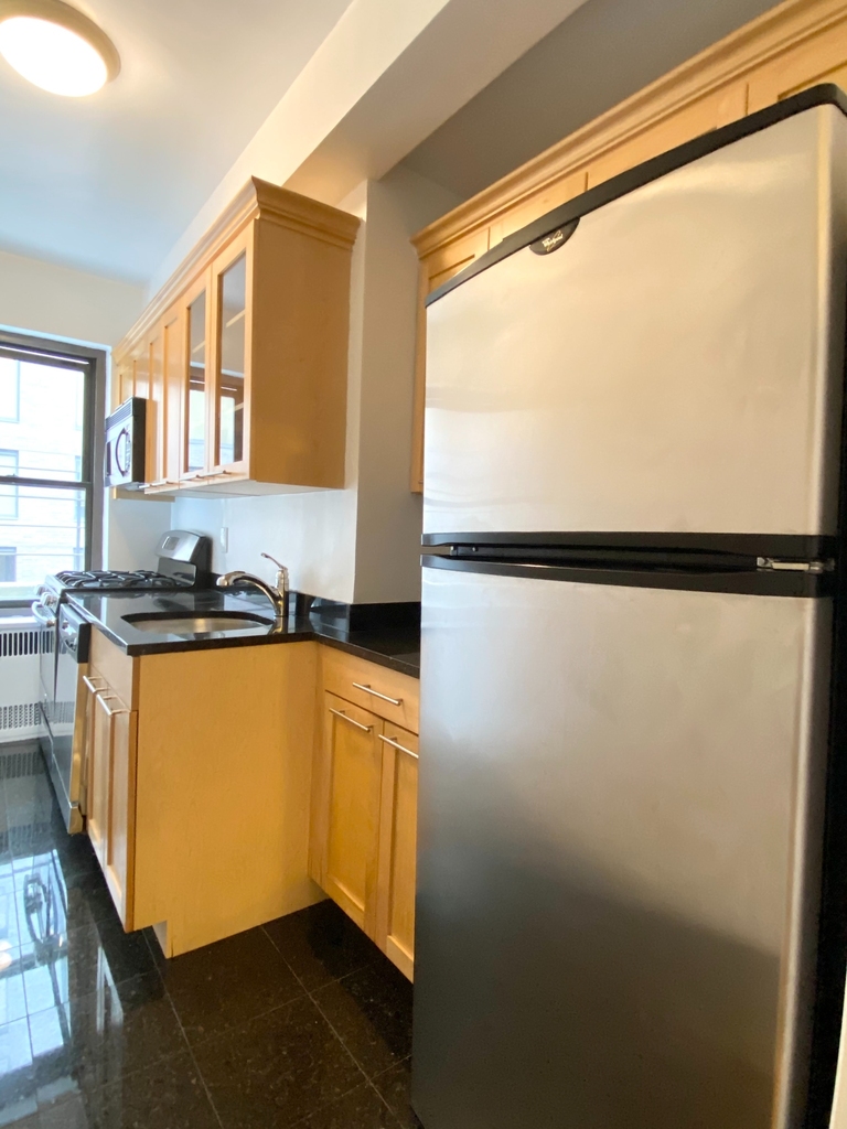 141 East 56th Street - Photo 3