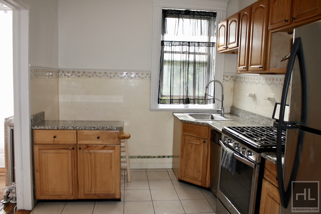 1265 Eastern Parkway - Photo 3