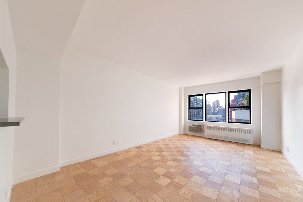 236 East 36th Street - Photo 0