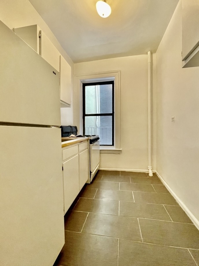 485 Central Park West - Photo 4