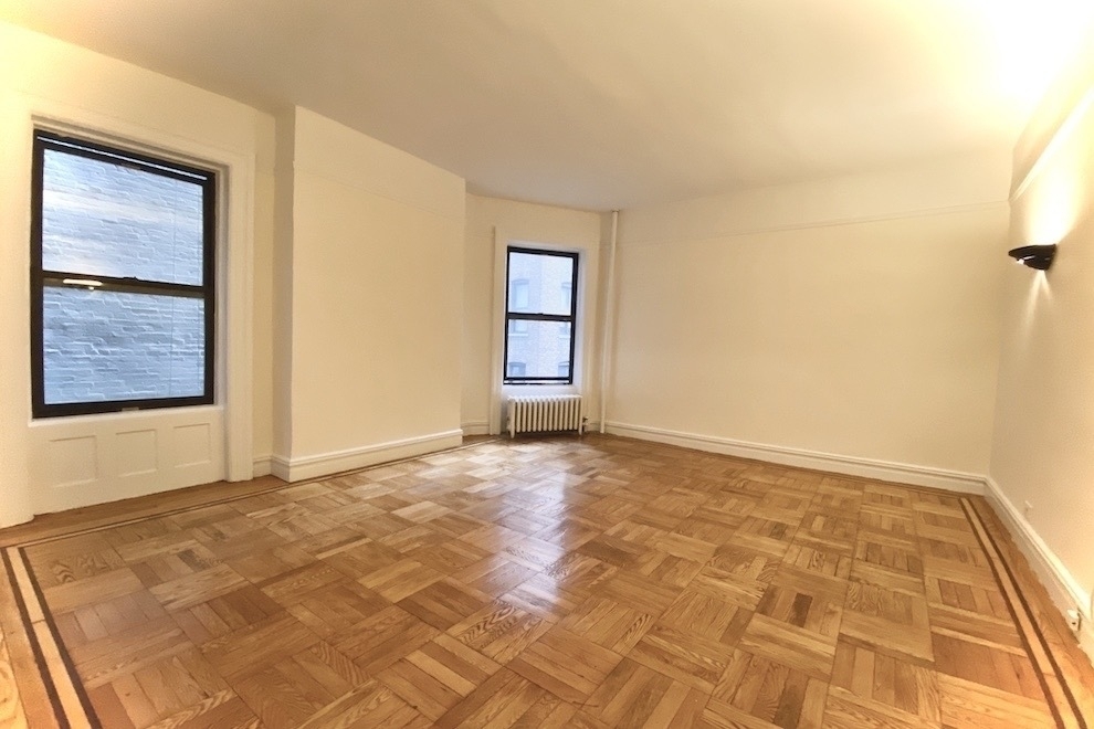 485 Central Park West - Photo 1